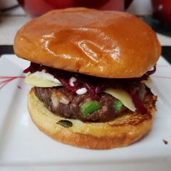 A picture of My Sweet Chilli Burger on a Brioche Bun. 😁.