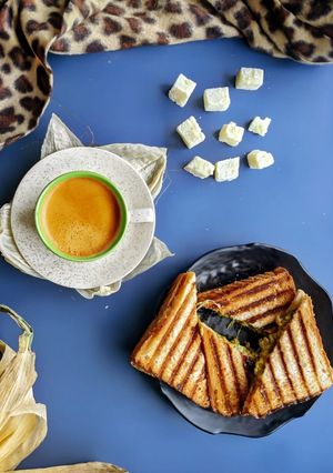 પનીર ઘૂઘરા સેન્ડવિચ (paneer ghughra sandwich recipe in gujarati) રેસીપી મુખ્ય ફોટો