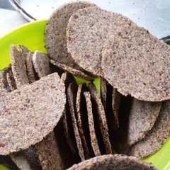Una foto de Lentejuelas, galleta crocante harina lino e integral y rapiditas