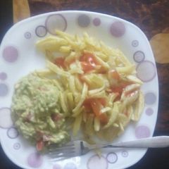 A picture of Chips and guacamole.