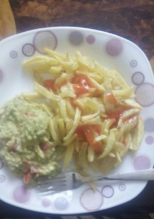 A picture of Chips and guacamole.