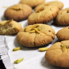 A picture of Whole Wheat Flour Cookies in Pressure Cooker.