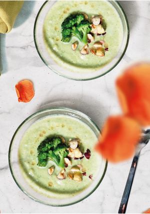 Une photo de Crème de brocoli à l’huile de noisette