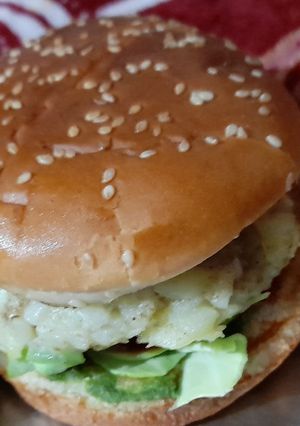 वेज बर्गर (Veg burger recipe in hindi) रेसिपी मुख्य फोटो