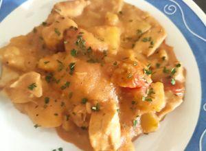 Foto principal de Pechugas de Pollo con Patatas a la Mantequilla con Leche de Coco, Yakiniku, Humo y Lima