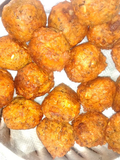 முளைக்கட்டிய தானிய கோலா உருண்டை(Sprouted Cereal balls recipe in Tamil) செய்முறை முக்கிய புகைப்படம்