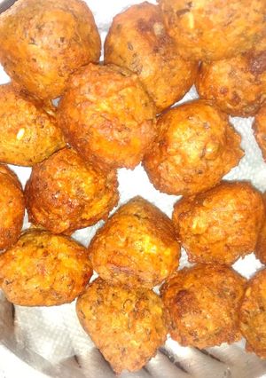 முளைக்கட்டிய தானிய கோலா உருண்டை(Sprouted Cereal balls recipe in Tamil) செய்முறை முக்கிய புகைப்படம்