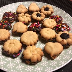 A picture of Easy cookies that melt in mouth.