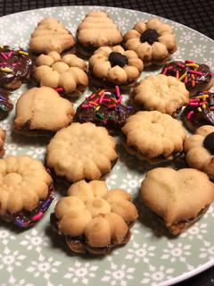 A picture of Easy cookies that melt in mouth.