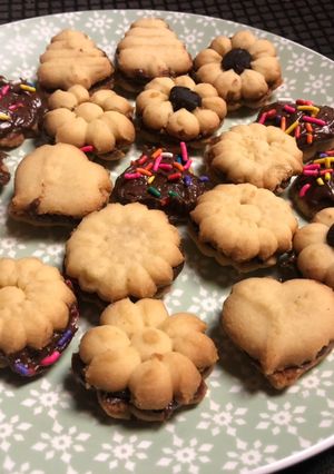 A picture of Easy cookies that melt in mouth.