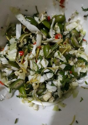 Hình của món Nhót dầm Tây Bắc.