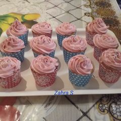 A picture of Vanilla cupcakes with butter frosting.