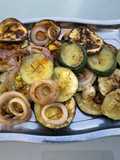 Courgettes rondes et oignon rouge au pesto