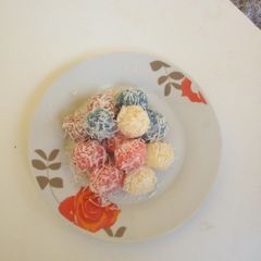 A picture of Coconut ladoo(laddu).