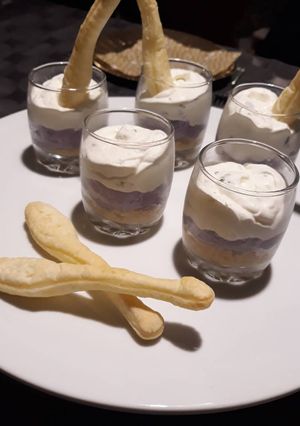Une photo de Verrine de Saint Jacques, Vitelotte et chantilly salée
