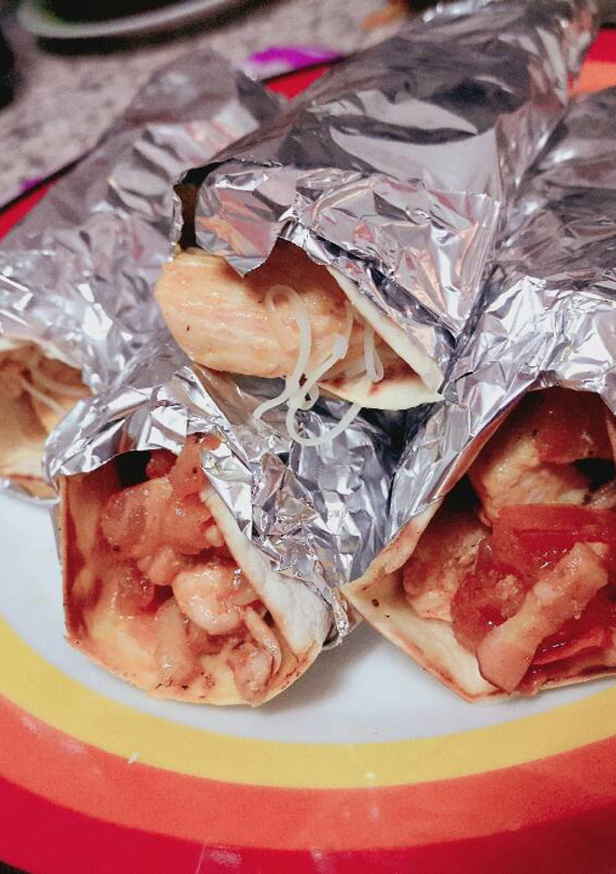 Una foto de Burritos/Fajitas rellenas de pollo