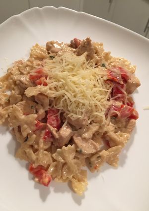 Krémsajtos csirkés tészta recept fotója