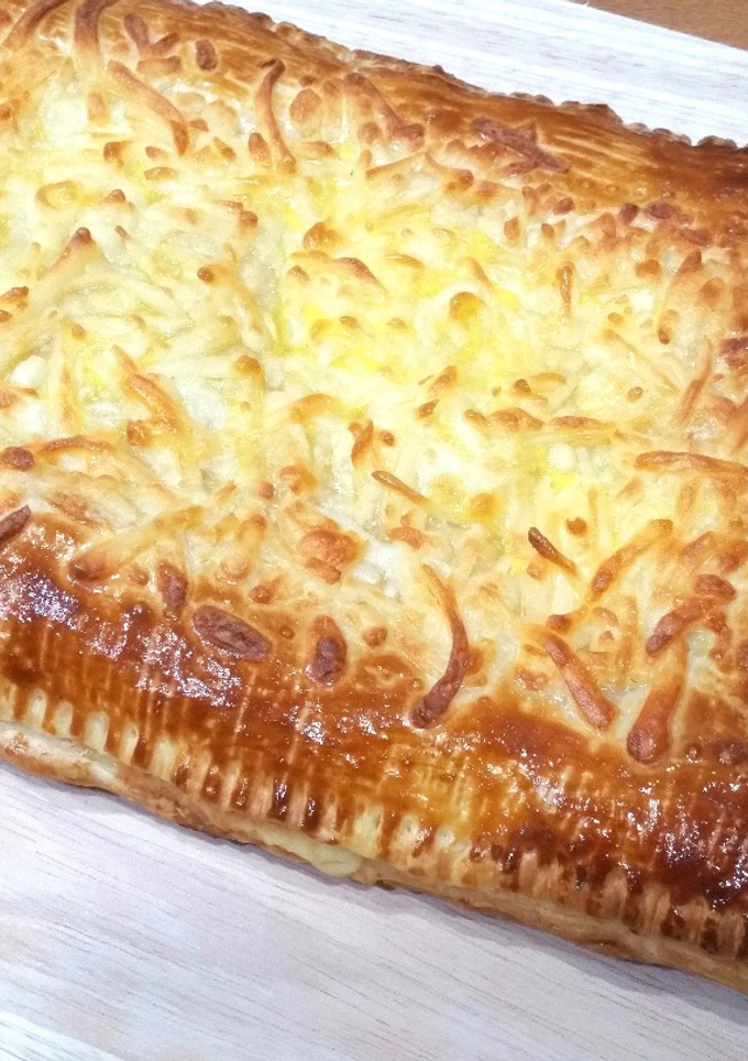 Una foto de Hojaldre con jamón y queso