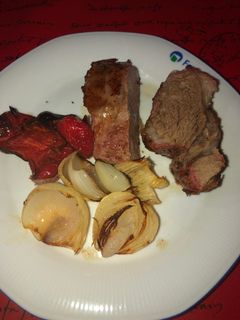 Una foto de Vacío al horno con guarnición!!