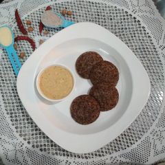 Ragi Idli with peanut chutney in Microwave A picture of Ragi Idli with peanut chutney in Microwave.