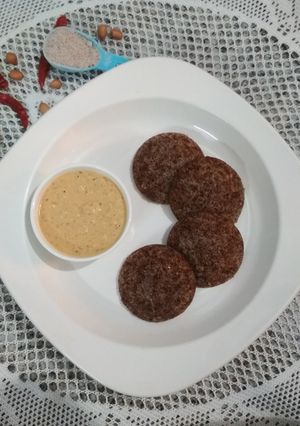 A picture of Ragi Idli with peanut chutney in Microwave.
