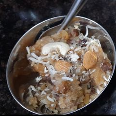 A picture of Sooji ka halwa.
