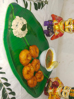 મેંદુ વડા(Medu Vada Recipe In Gujarati) રેસીપી મુખ્ય ફોટો