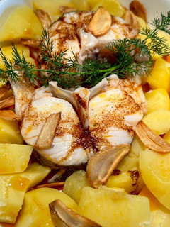 Una foto de Pescadilla (o merluza) a la gallega con patatas de Sanlucar