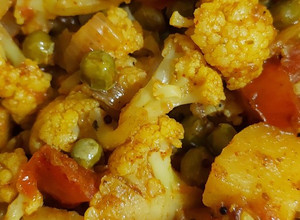 A picture of Aloo Gobhi Matar ki sabji.