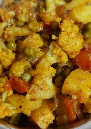 A picture of Aloo Gobhi Matar ki sabji.