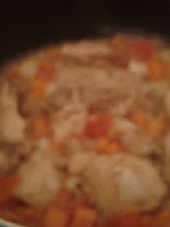 Una foto de Guiso de pollo con victoria o zapallo
