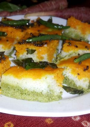 A picture of Tri color dhokla.