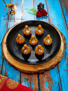 A picture of Kesar-Pista Mawa Modak.
