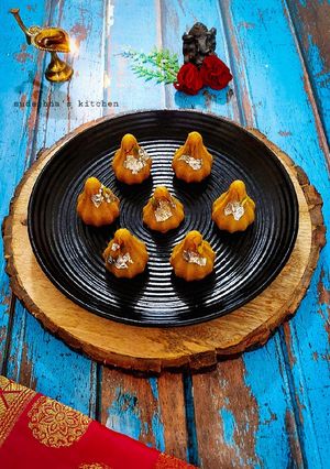 A picture of Kesar-Pista Mawa Modak.