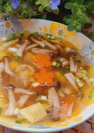 Hình của món Canh gà nấu súp nấm.
