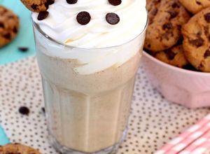 Foto principal de Batido helado de vainilla con galletas Chips Ahoy