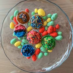 A picture of Colorful Vanilla Cupcakes.