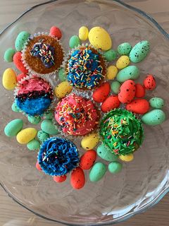 A picture of Colorful Vanilla Cupcakes.