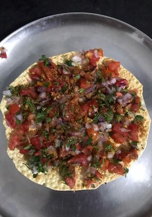 મસાલા પાપડ(Masala Papad Recipe In Gujarati) રેસીપી મુખ્ય ફોટો
