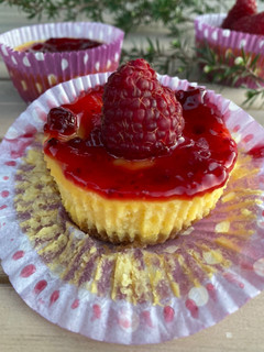 Una foto de 🧀Mini cheesecakes/mini tartas de queso🧀