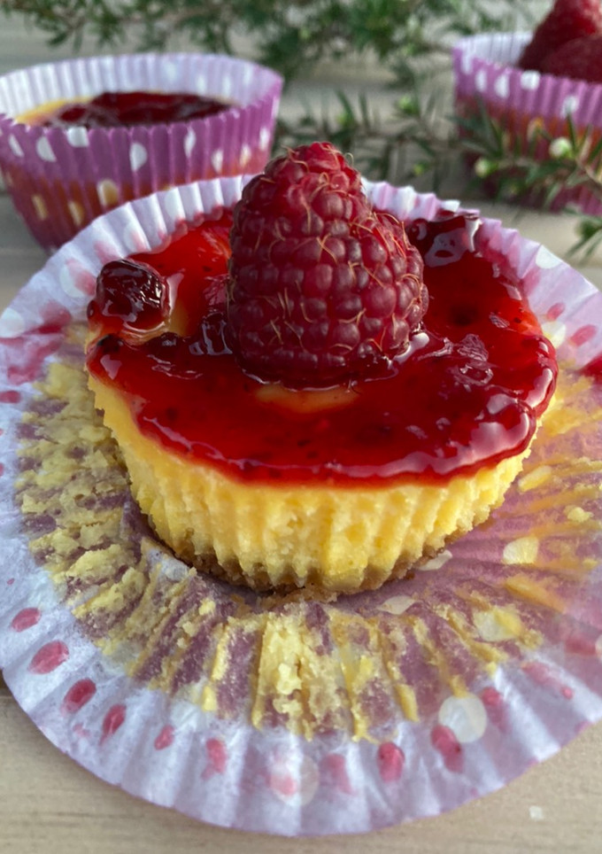 Una foto de 🧀Mini cheesecakes/mini tartas de queso🧀