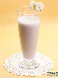 素食簡單做·斷食養生飲品系列🌿香蕉奶昔(奶素)｜觀音山薈供品捐贈｜愛心公益廣結善緣 的食譜成品照片