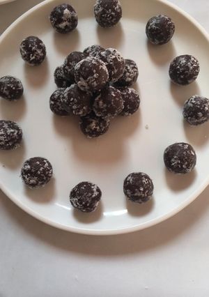 A picture of Coco bolls.