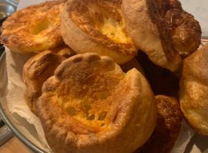 https://img-global.cpcdn.com/recipes/73db854884772689/300x220cq70/the-best-gluten-free-yorkshire-puddings-recipe-main-photo.jpg