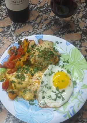 Una foto de Salteado de verduras y provoleta y algo más