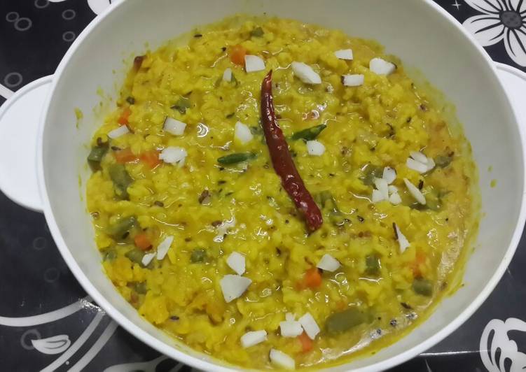 Easiest Way to Prepare Any-night-of-the-week Moong Dal Khichdi (Yellow moong lentil khichdi)