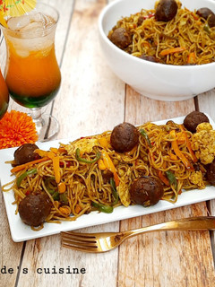 A picture of Stir fried meatballs pasta.