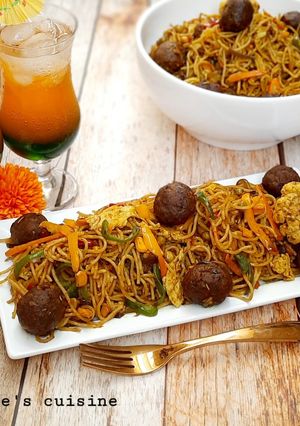 A picture of Stir fried meatballs pasta.