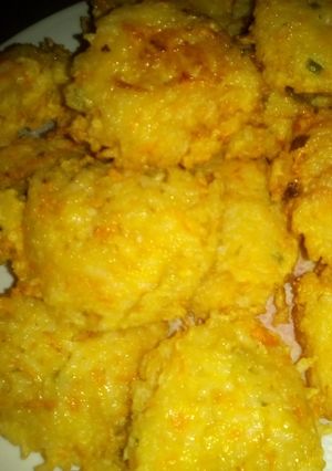 Una foto de Buñuelos de arroz, zanahoria y cebolla de verdeo