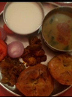 बाफला बाटी (Bafla bati recipe in Hindi) रेसिपी मुख्य फोटो